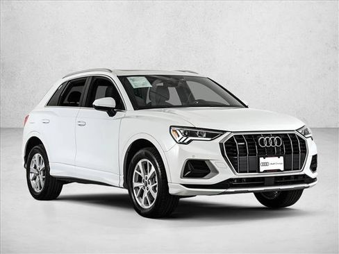Used 2023 Audi Q3 2.0T Premium w/ Convenience Package AWD/4WD image 3