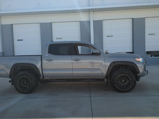 Used 2020 Toyota Tacoma SR5 RWD image 4
