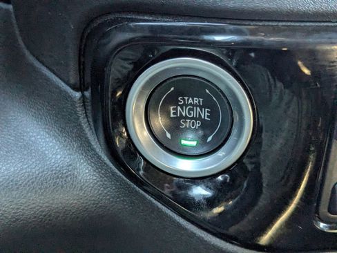 Used 2025 GMC Sierra 1500 SLT image 25