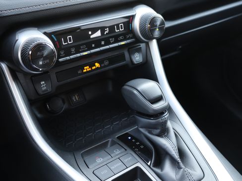 Certified 2025 Toyota RAV4 XLE FWD image 30