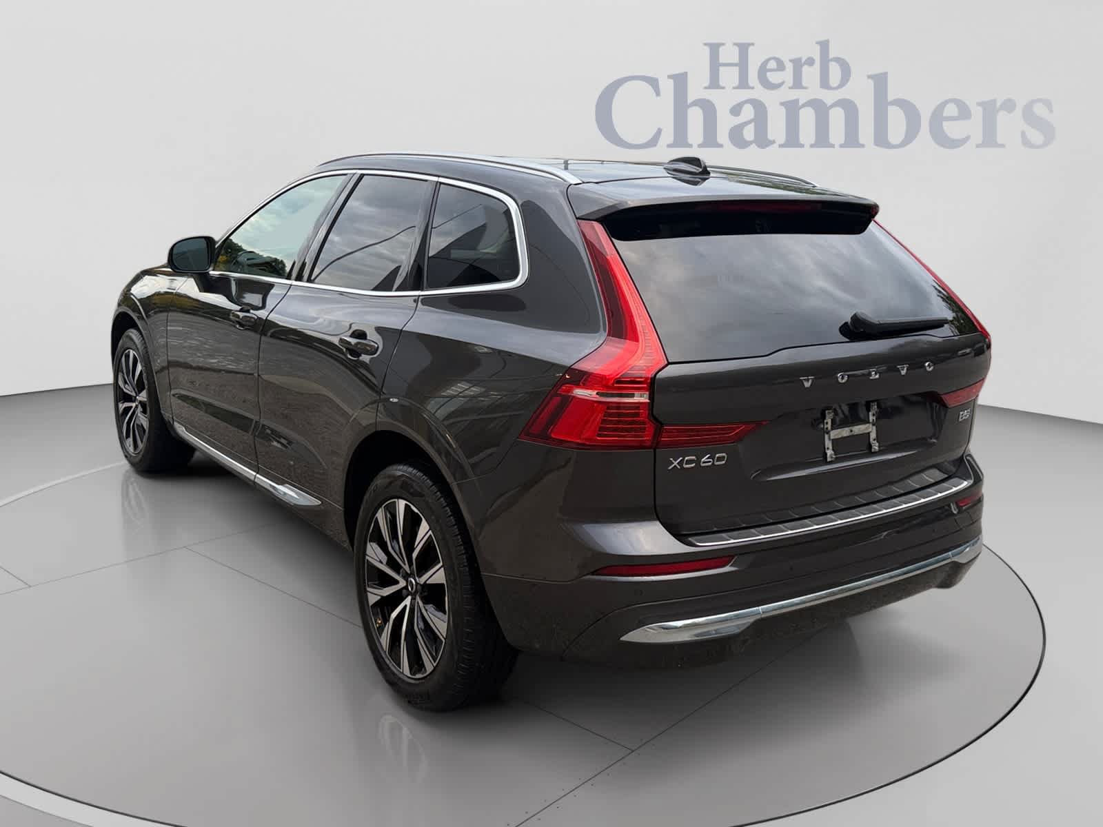 Used 2023 Volvo XC60 B5 Plus AWD/4WD image 3