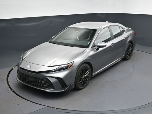 Used 2025 Toyota Camry SE FWD image 31