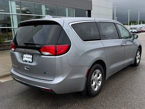 Used 2019 Chrysler Pacifica Touring Plus FWD image 40