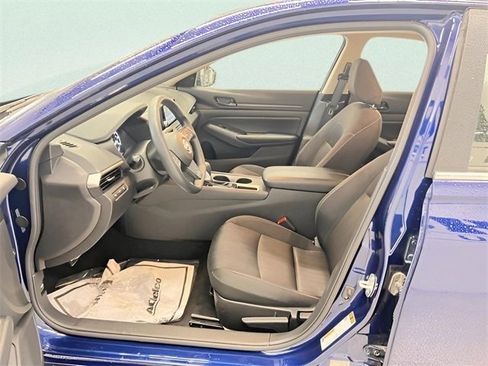 Used 2024 Nissan Altima 2.5 S image 11