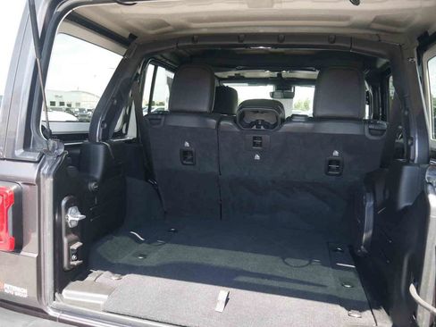Used 2022 Jeep Wrangler Unlimited Rubicon w/ Trailer Tow Package AWD/4WD image 10