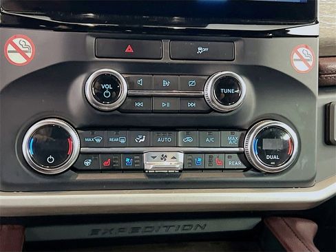 Used 2023 Ford Expedition Max Limited image 18