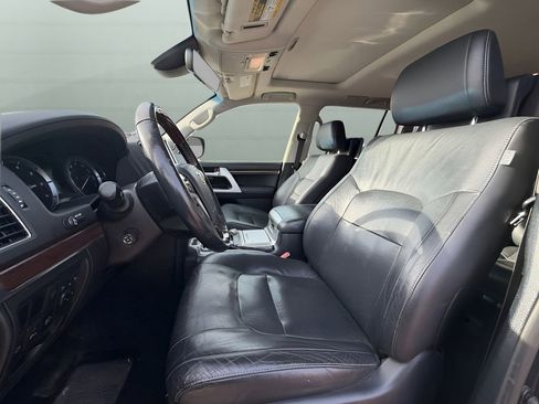 Used 2016 Toyota Land Cruiser w/ Four Season Floor Mat Package image 10