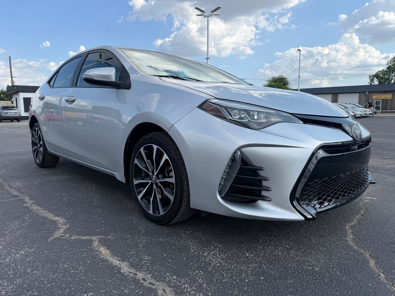 Used 2018 Toyota Corolla SE FWD image 3