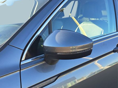 Used 2022 Volkswagen Tiguan SE image 11