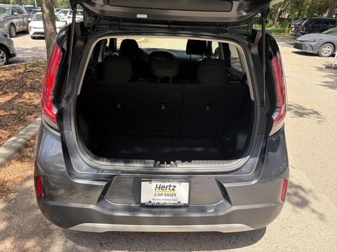 Used 2025 Kia Soul LX w/ LX Technology Package FWD image 29