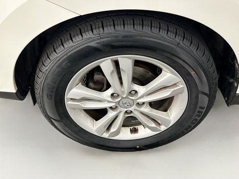 Used 2011 Hyundai Tucson GLS FWD image 11