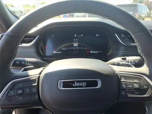 Used 2023 Jeep Grand Cherokee Altitude image 21