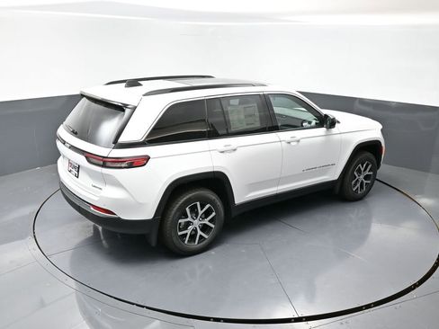 New 2025 Jeep Grand Cherokee Limited w/ Trailer Tow Package image 38