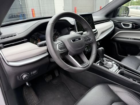 Used 2025 Jeep Compass Limited AWD/4WD image 7