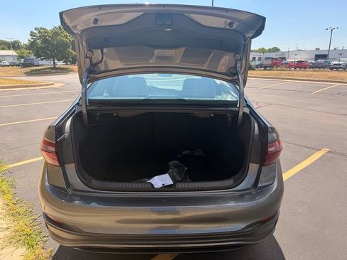 Used 2024 Volkswagen Jetta SE FWD image 20