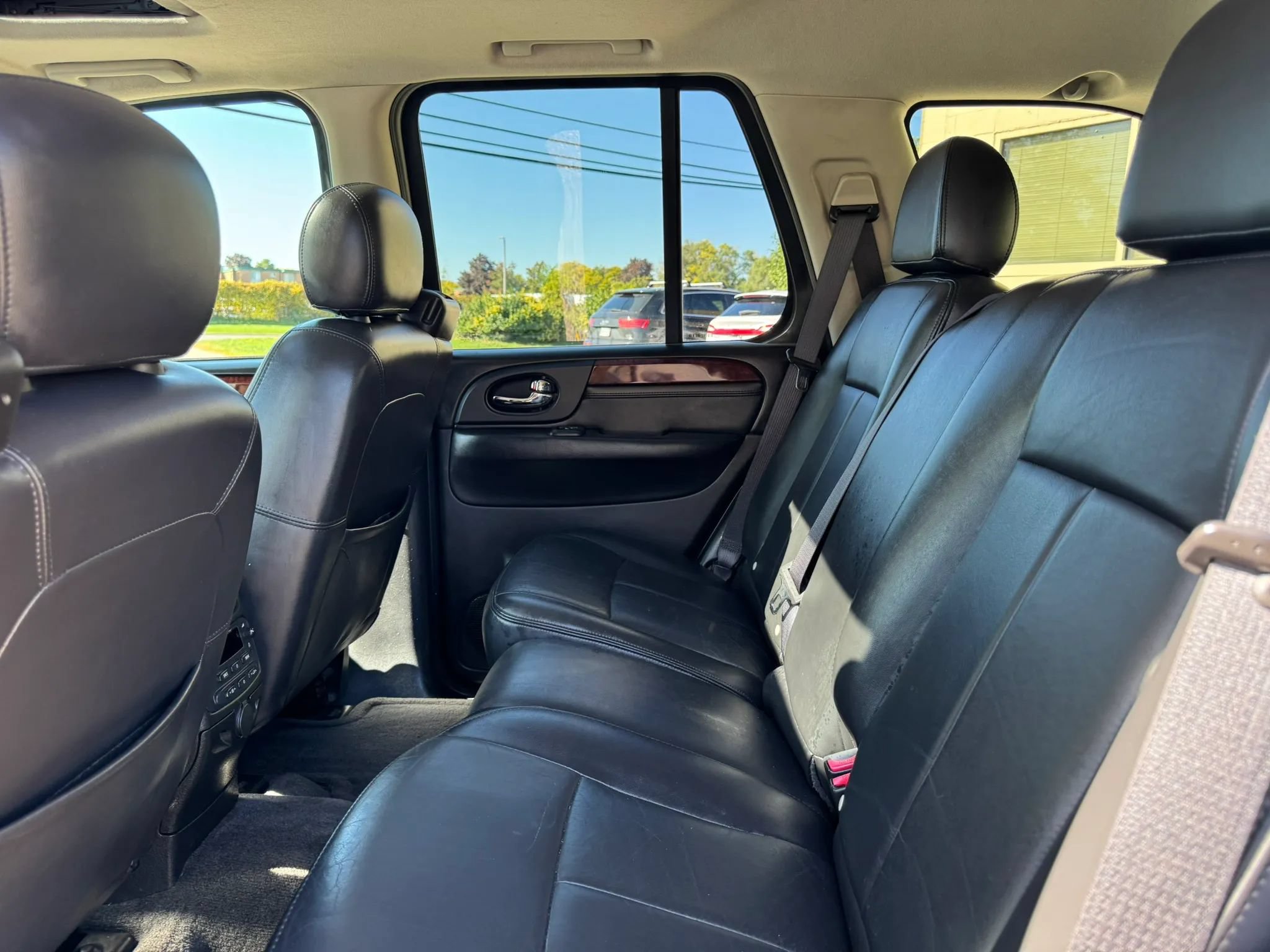 Used 2005 GMC Envoy SLT AWD/4WD image 33