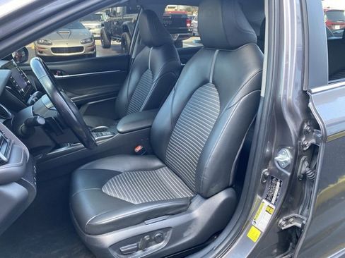 Used 2023 Toyota Camry SE image 13