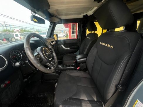 Used 2015 Jeep Wrangler Unlimited Sahara AWD/4WD image 10