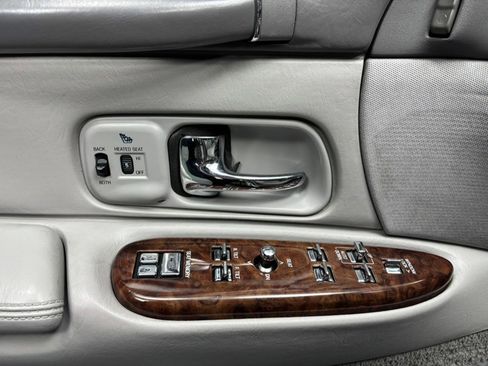 Used 1997 Lincoln Town Car Signature image 25