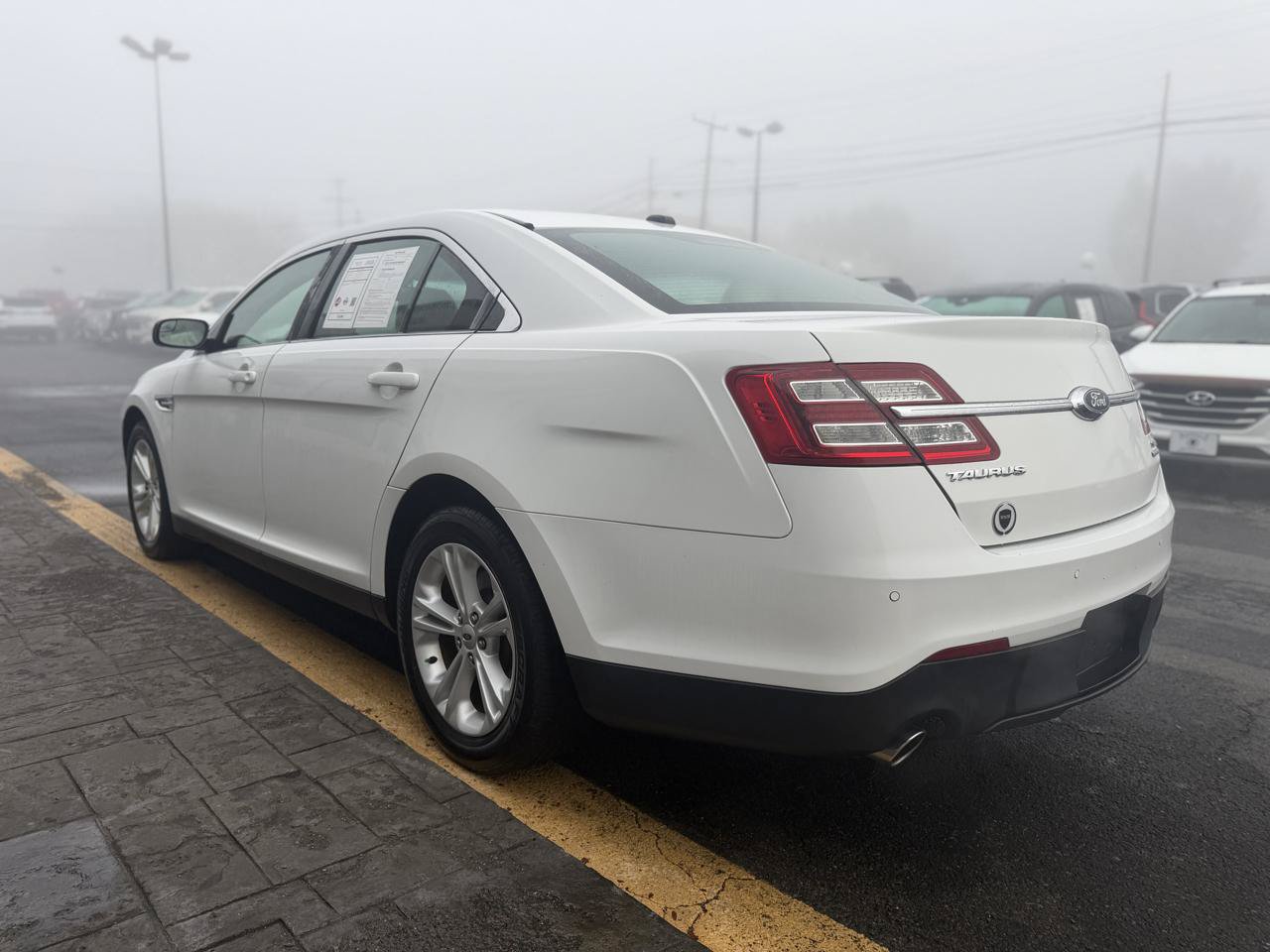Used 2018 Ford Taurus SEL FWD image 6