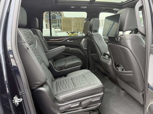 Used 2023 Cadillac Escalade ESV Sport Platinum AWD/4WD image 11