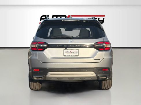 Used 2024 Honda Pilot Touring image 6