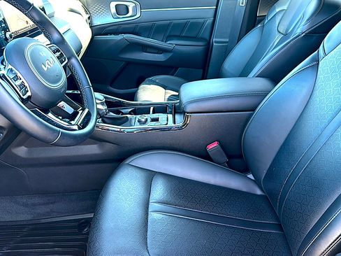 Used 2023 Kia Sorento SX AWD/4WD image 2