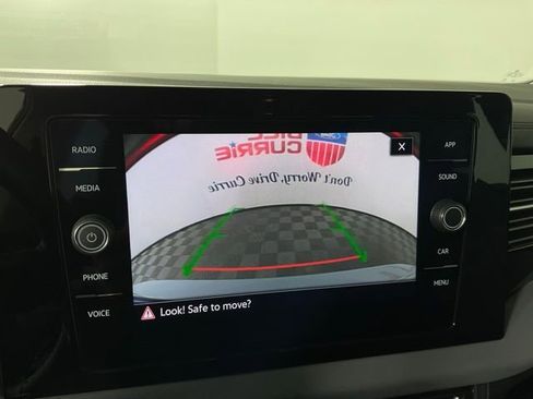 Used 2025 Volkswagen Jetta SE image 22