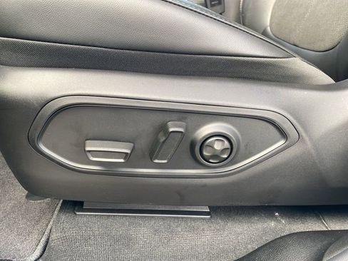 New 2025 Jeep Grand Cherokee Altitude image 12