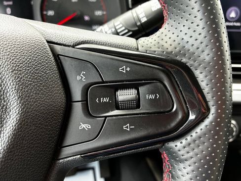 Used 2024 Chevrolet Trax RS FWD image 12