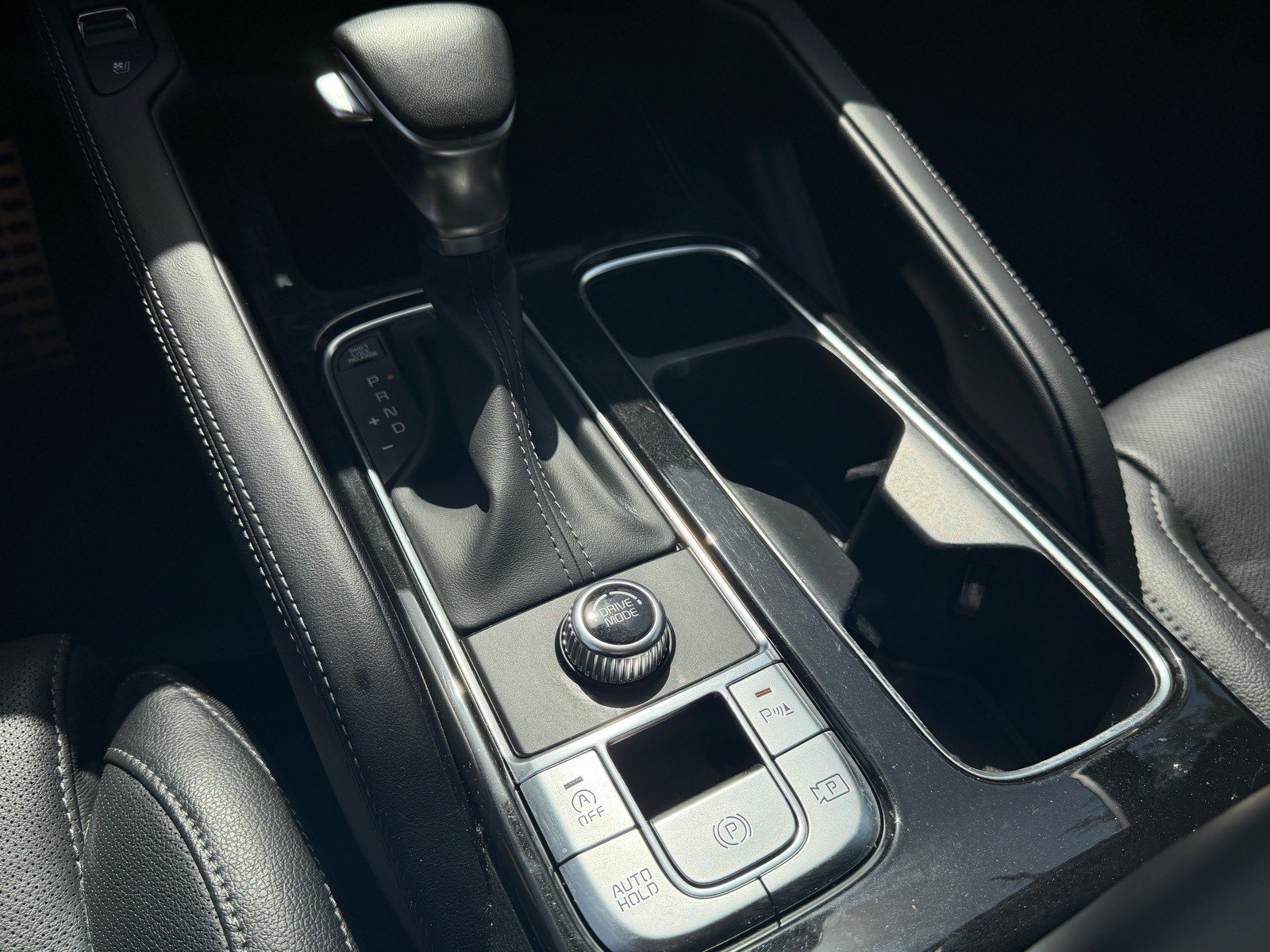 Used 2025 Kia Telluride SX w/ SX Captain's Chair Package FWD image 38