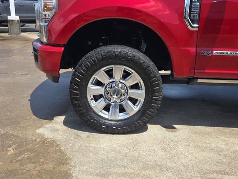 Used 2022 Ford F250 Platinum w/ FX4 Off-Road Package AWD/4WD image 13