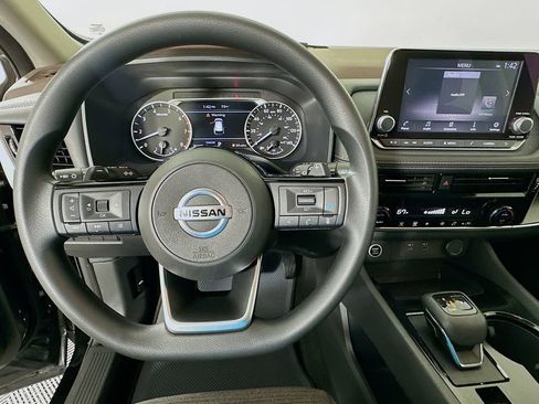 Used 2021 Nissan Rogue SV FWD image 11