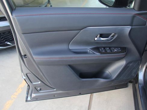 Used 2026 Nissan Kicks SR FWD image 22