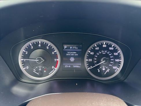 Used 2019 Hyundai Santa Fe SE image 11