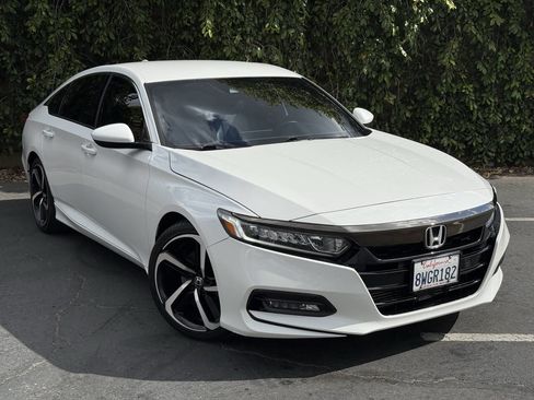 Used 2018 Honda Accord Sport image 2