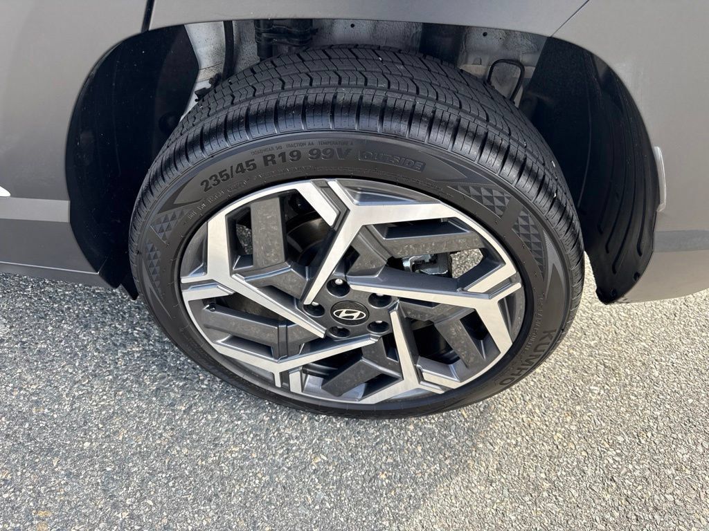 Used 2026 Hyundai Kona SEL Premium AWD/4WD image 12