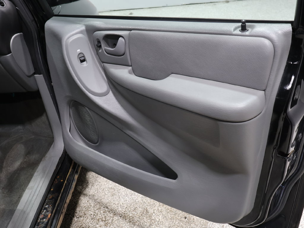 Used 2005 Dodge Grand Caravan SXT FWD image 23