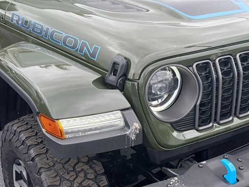 Used 2024 Jeep Wrangler Unlimited Rubicon 4xe image 33