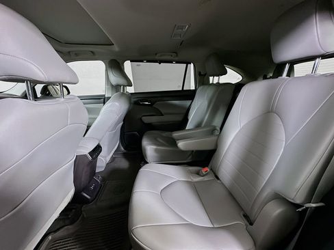 Used 2023 Toyota Highlander XLE image 15
