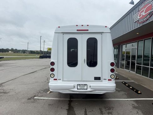 Used 2013 Ford E-350 and Econoline 350 Super Duty Wagon w/ Shuttle Bus Prep Pkg image 13