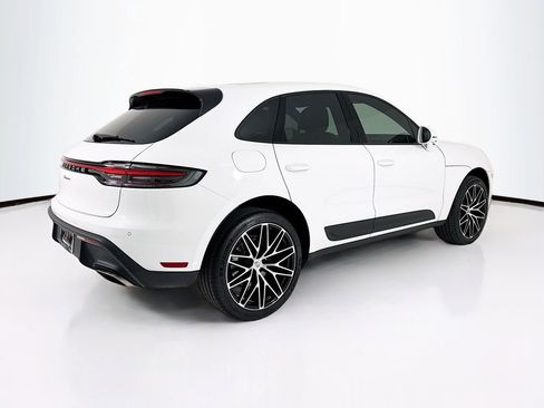 Certified 2025 Porsche Macan image 9