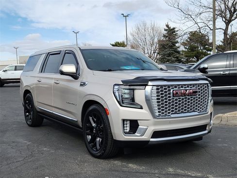 Used 2022 GMC Yukon XL Denali w/ Denali Ultimate Package image 2
