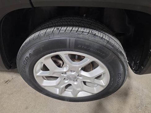 Used 2018 Jeep Renegade Latitude w/ Cold Weather Group image 10