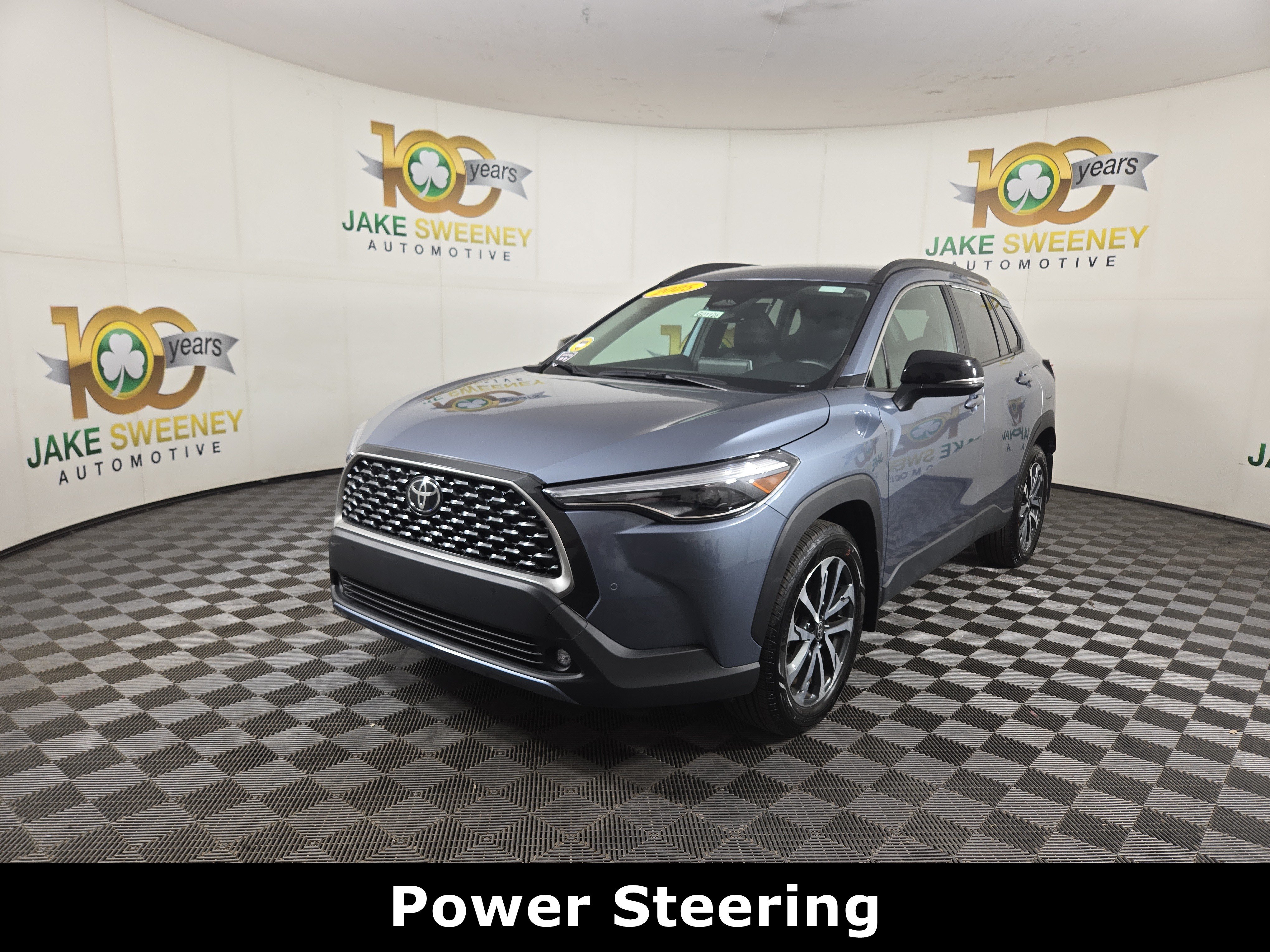 Used 2025 Toyota Corolla Cross XLE FWD image 3