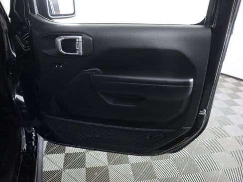 Used 2024 Jeep Wrangler Unlimited image 22