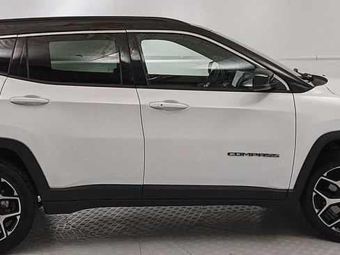 Used 2025 Jeep Compass Limited AWD/4WD image 2
