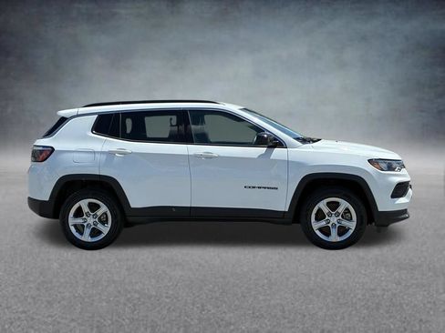 Used 2024 Jeep Compass Latitude AWD/4WD image 7