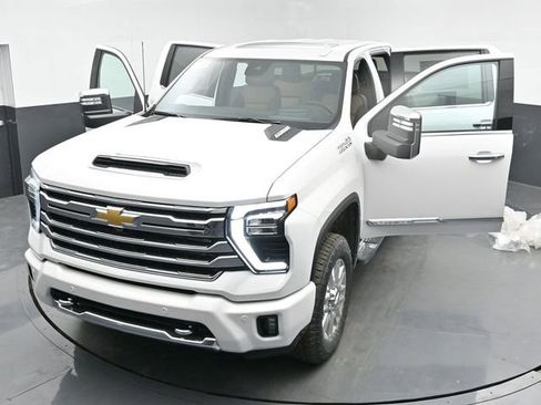 Used 2025 Chevrolet Silverado 2500 High Country w/ Technology Package image 48