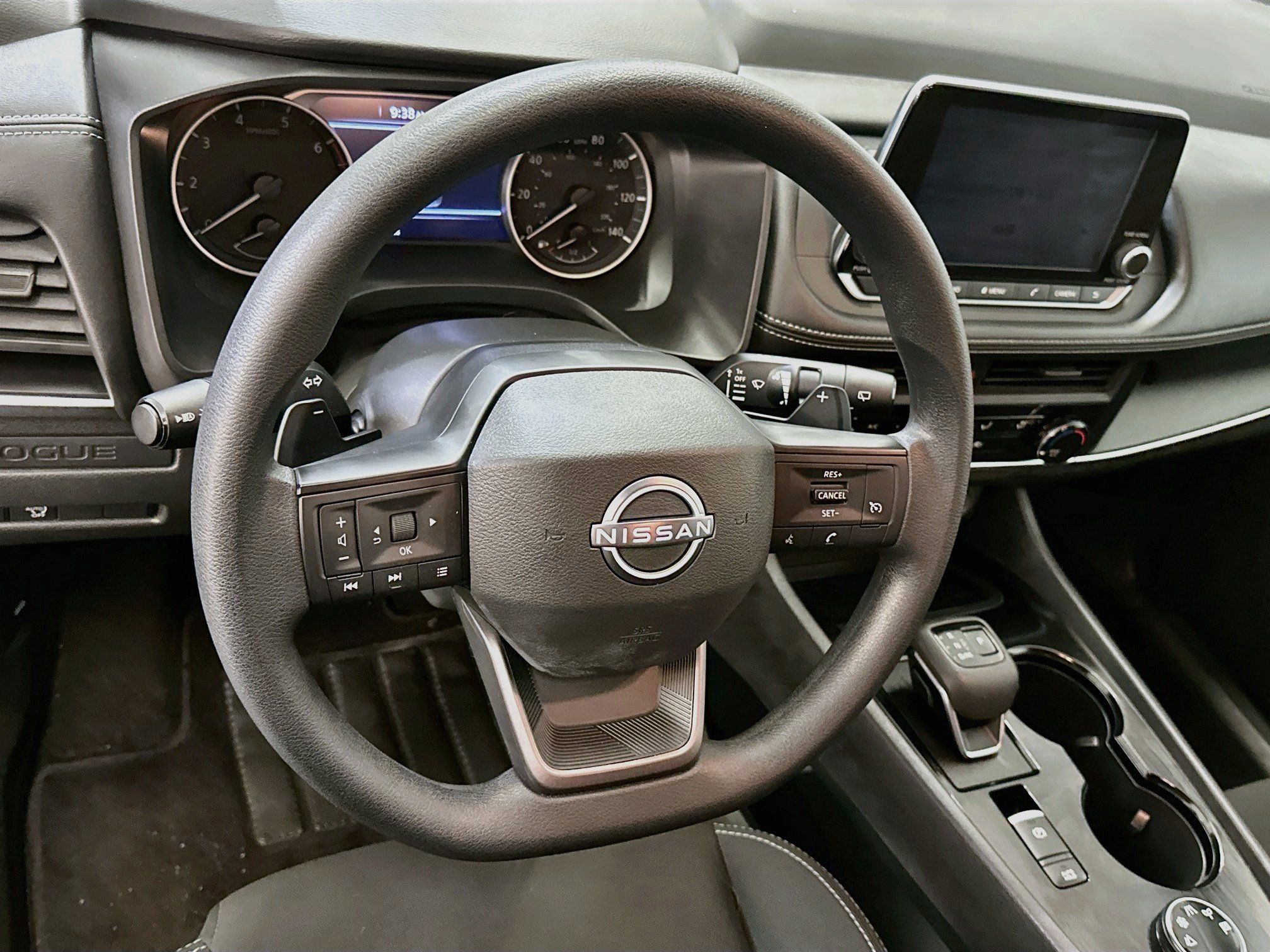 Used 2025 Nissan Rogue S AWD/4WD image 18